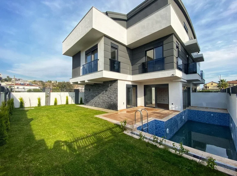 Villa de 4 dormitorios 250 m² Muratpasa, Turquía