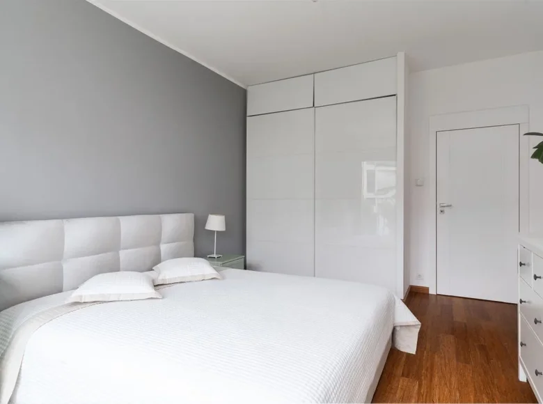 Commercial property 101 m² in Warsaw, Poland