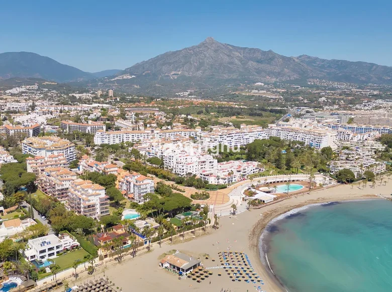 Mieszkanie 2 pokoi 130 m² Marbella, Hiszpania