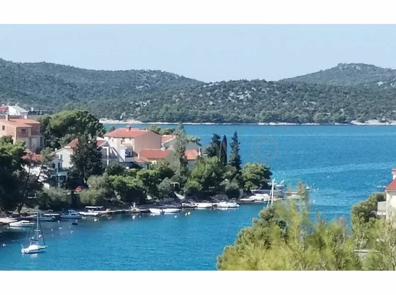 Land 3 780 m² Grebastica, Croatia