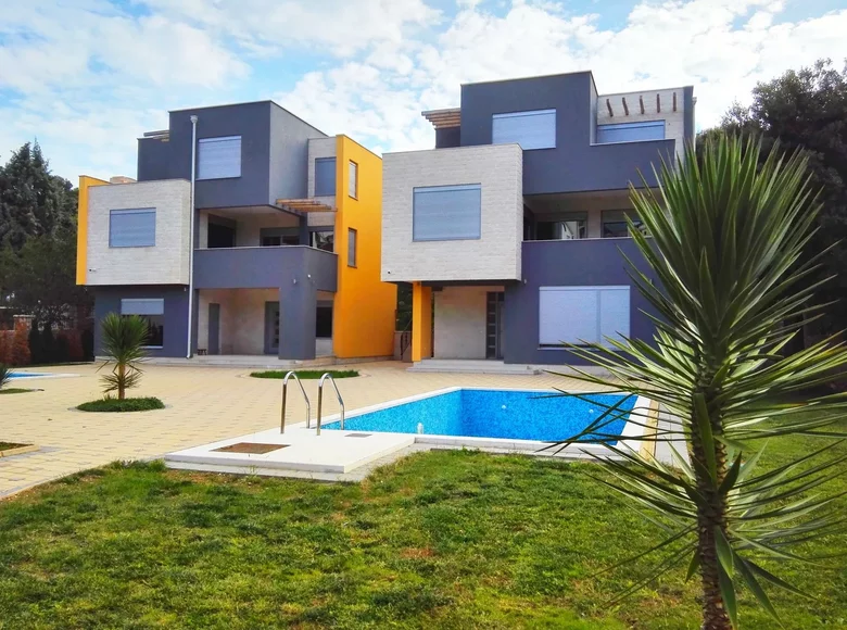 Casa 5 habitaciones 350 m² Kunje, Montenegro