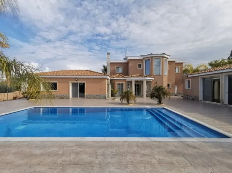 4 bedroom house 325 m² Peyia, Cyprus