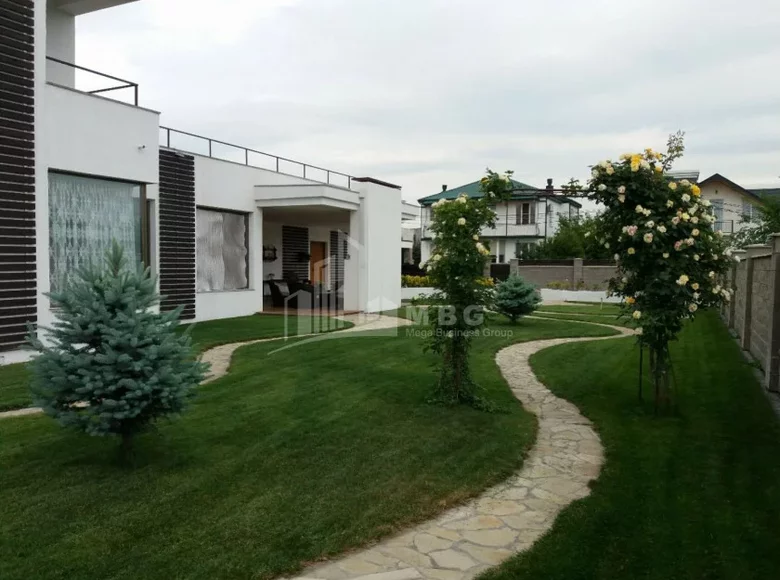 6-Zimmer-Villa 600 m² Tiflis, Georgien