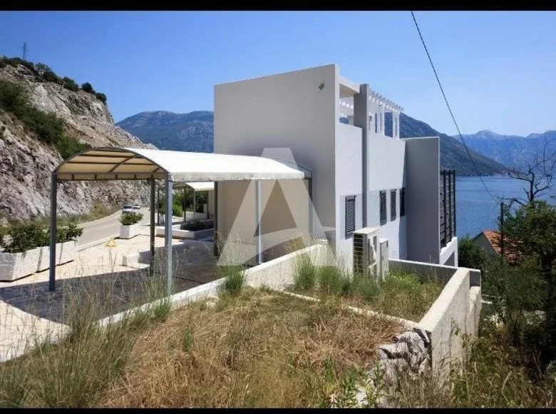 Villa de 4 dormitorios  Morinj, Montenegro