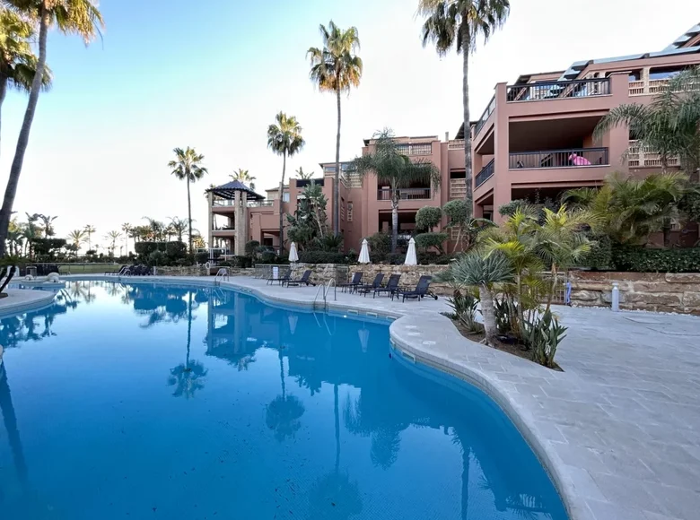 Mieszkanie 3 pokoi 317 m² Marbella, Hiszpania