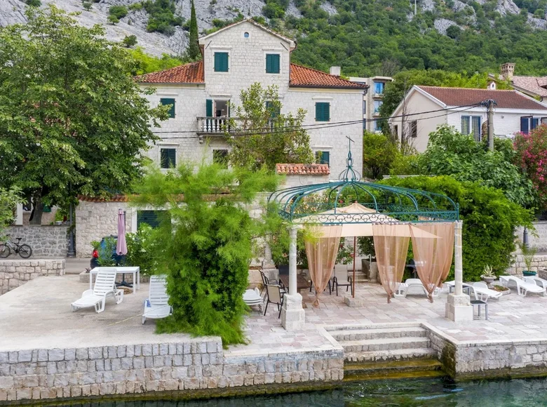 Villa 13 zimmer 235 m² Dobrota, Montenegro