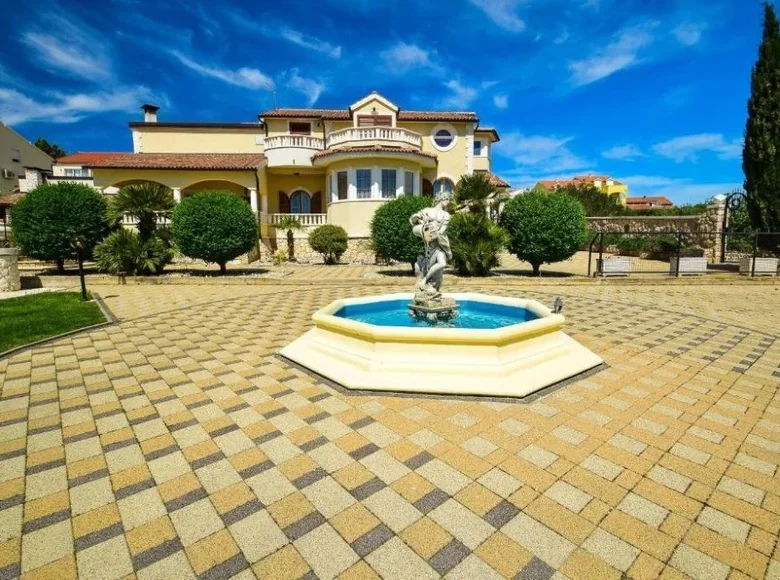 5 bedroom villa 350 m² Vodice, Croatia