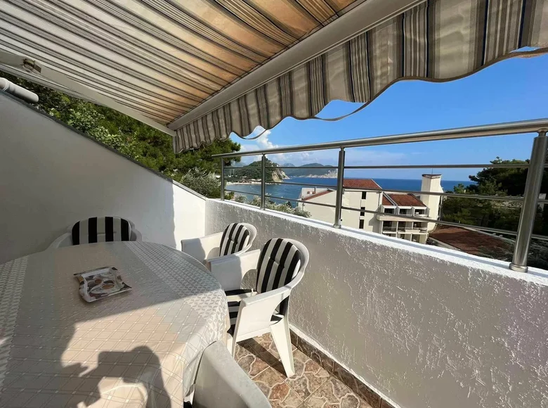 2 bedroom apartment 96 m² Petrovac, Montenegro