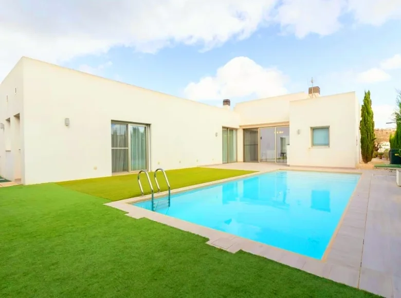 3-Schlafzimmer-Villa 170 m² Benijofar, Spanien