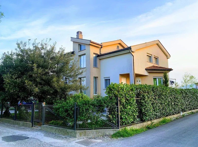 5 bedroom villa 240 m² Montenegro, Montenegro