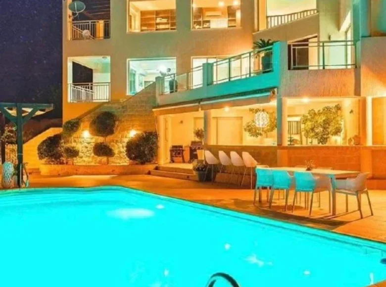 Haus 8 Schlafzimmer 800 m² Kamares, Zypern