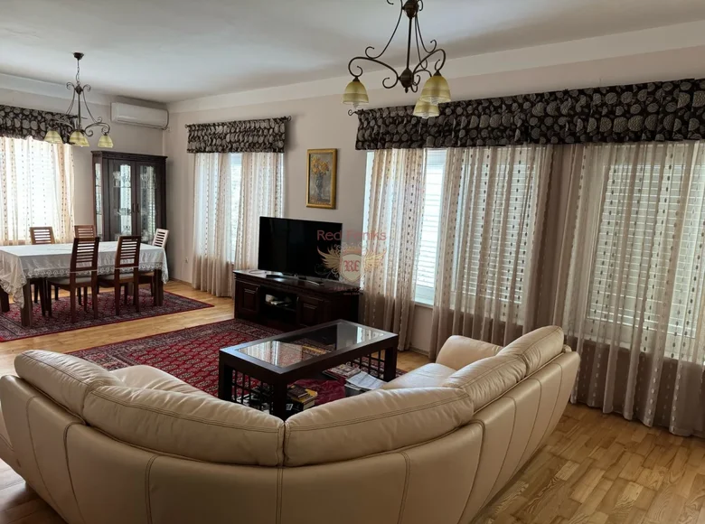 Дом 5 комнат 225 м² Кумбор, Черногория