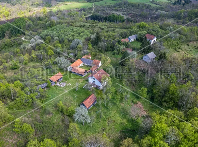 Grundstück 299 448 m² Bijeli Klanac, Kroatien
