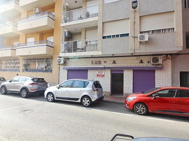 Commercial property 80 m² in Torrevieja, Spain
