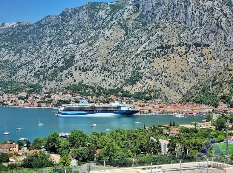 2 bedroom apartment 136 m² Kotor, Montenegro