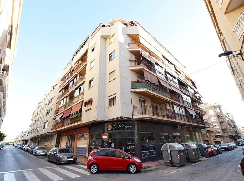 Mieszkanie 2 pokoi 70 m² Torrevieja, Hiszpania