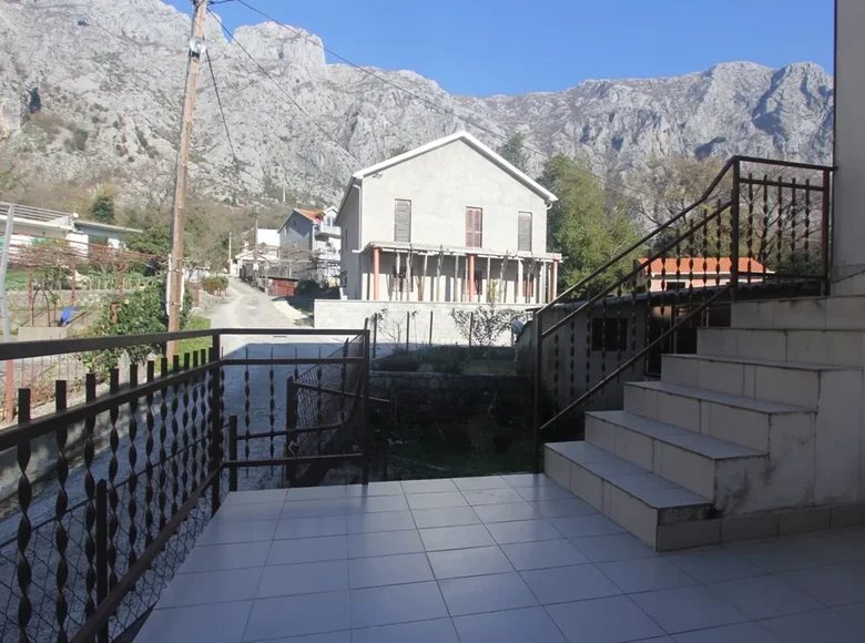 Haus 5 Schlafzimmer 262 m² Dobrota, Montenegro