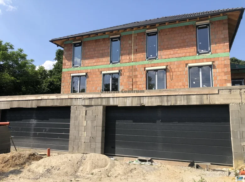 Dom 5 pokojów 157 m² Erd, Węgry