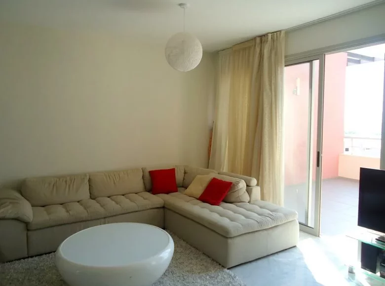 Mieszkanie 3 pokoi 95 m² Społeczność St. Tychon, Cyprus