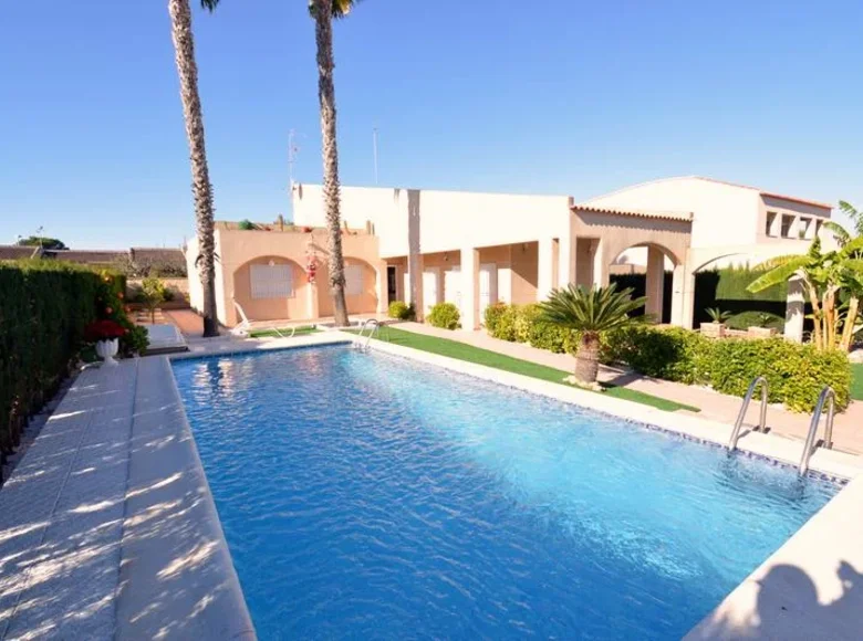 5 bedroom house 275 m² Torrevieja, Spain