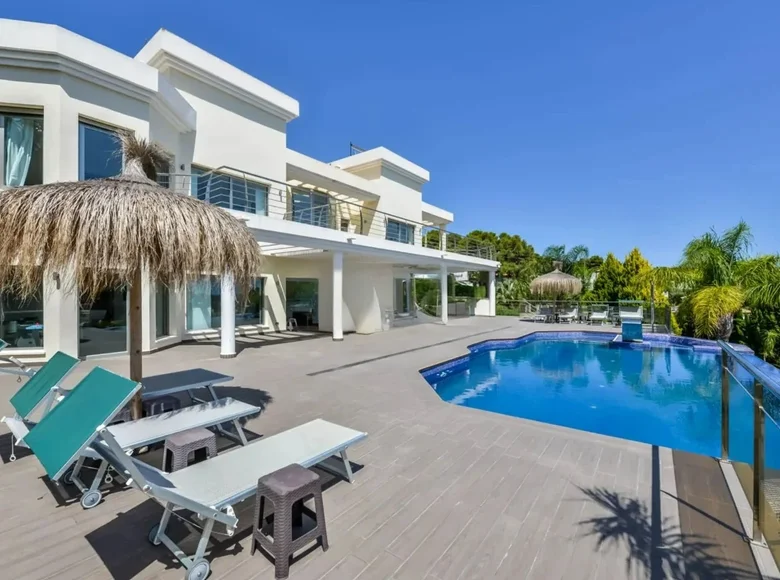 villa de 5 dormitorios 585 m² Benisa, España