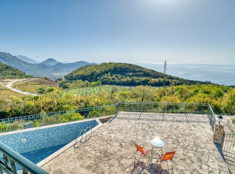 6 bedroom villa 388 m² Petrovac na Moru, Montenegro