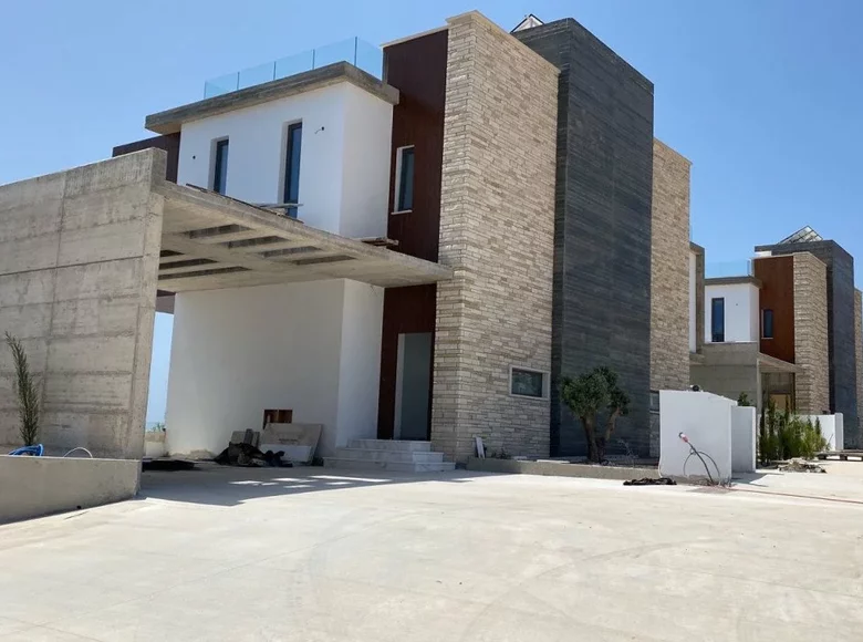 Investment 500 m² in Peyia, Cyprus