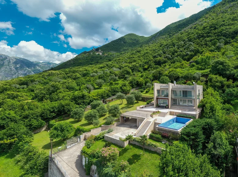 4 bedroom Villa 359 m² Stoliv, Montenegro