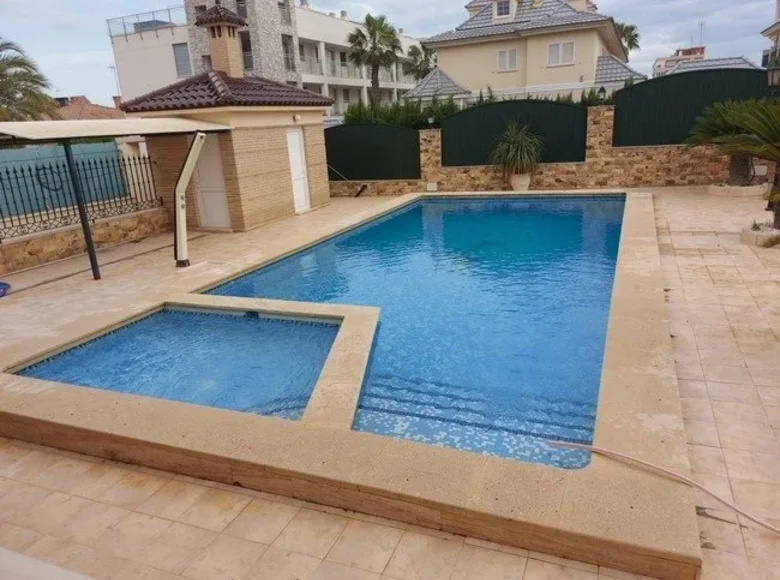 5 bedroom house  Torrevieja, Spain