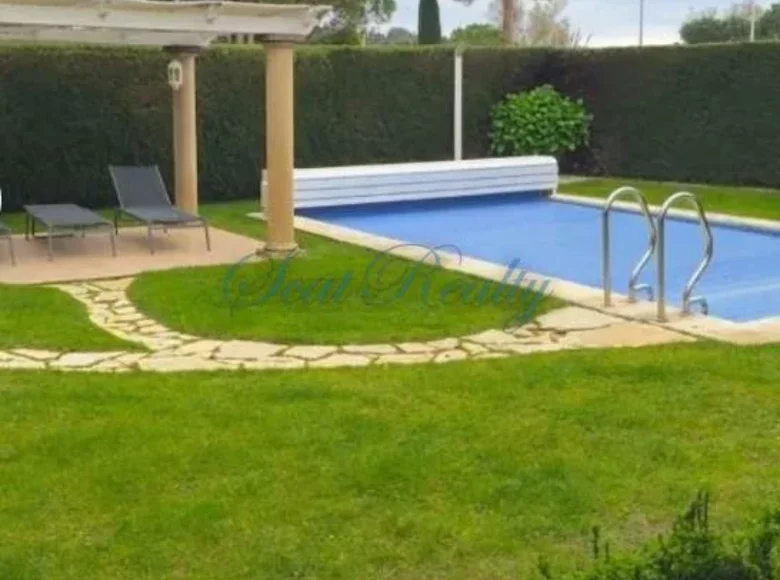 Mieszkanie 3 pokoi 150 m² Castell-Platja d Aro, Hiszpania