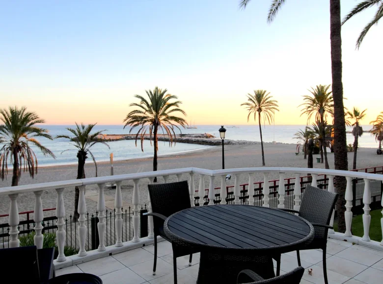 4 bedroom apartment 450 m² Marbella, Spain
