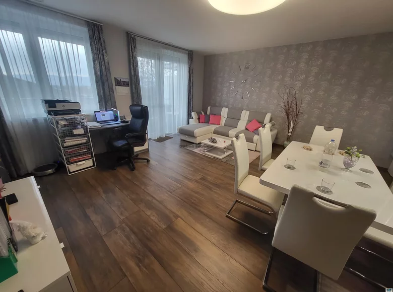 4 room apartment 93 m² Vac, Hungary
