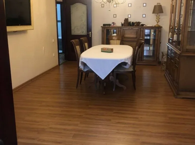 Kvartira 3 xonalar 80 m² Toshkentda