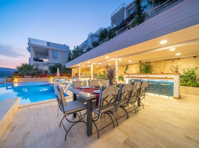 Villa de 7 dormitorios 500 m² Kalkan, Turquía