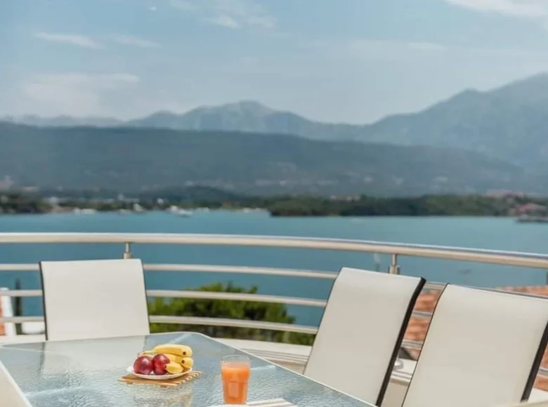 Apartamento 3 habitaciones 64 m² Tivat, Montenegro