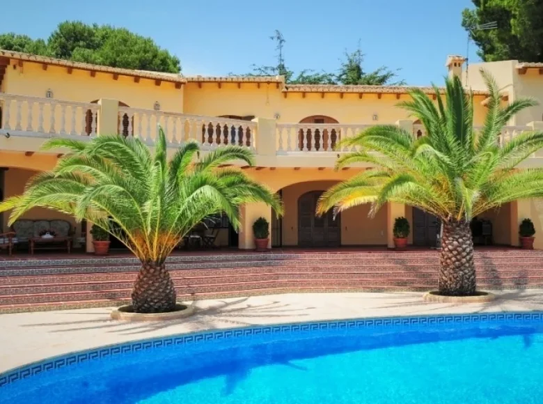 4-Schlafzimmer-Villa 453 m² Calp, Spanien