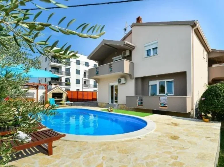 villa de 5 dormitorios 150 m² Grad Zadar, Croacia