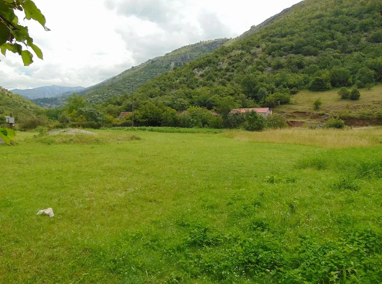 Land 2 000 m² Podgorica, Montenegro