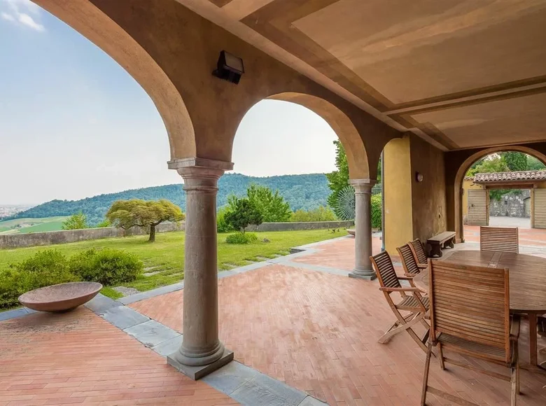 Villa 10 bedrooms 1 600 m² BG, Italy