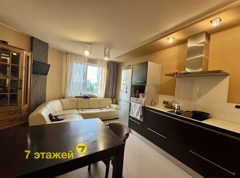Mieszkanie 2 pokoi 68 m² Mińsk, Białoruś