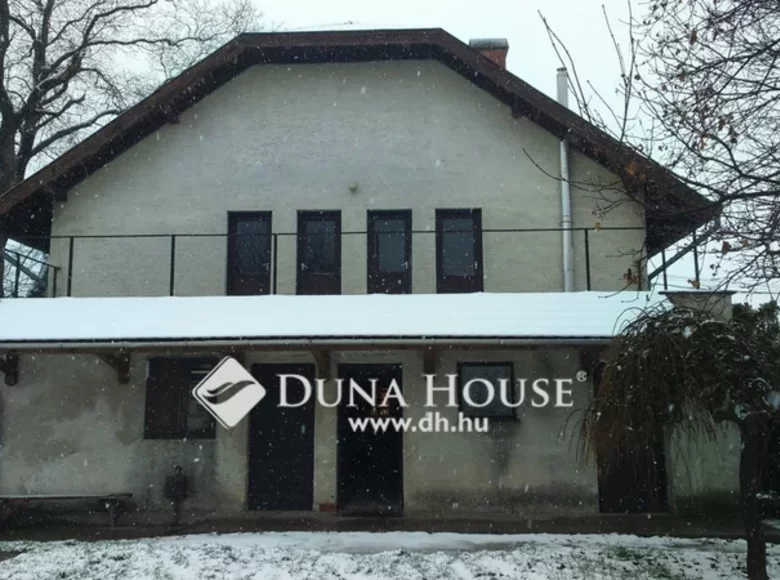 House 297 m² Rackeresztur, Hungary