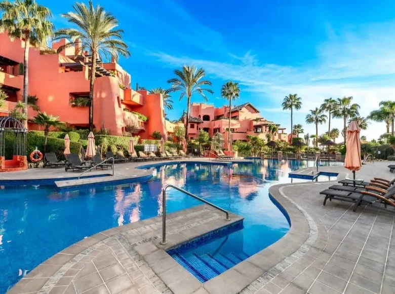 3 bedroom apartment 210 m² Estepona, Spain