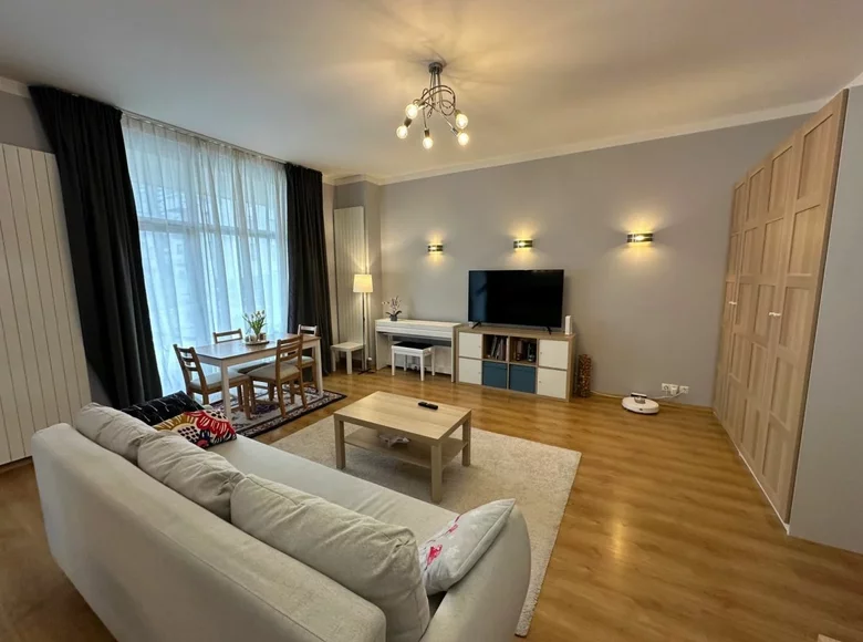 Mieszkanie 3 pokoi 85 m² w Warszawa, Polska