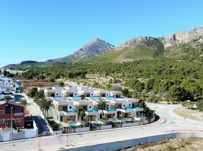 Villa de tres dormitorios 124 m² Alfaz del Pi, España