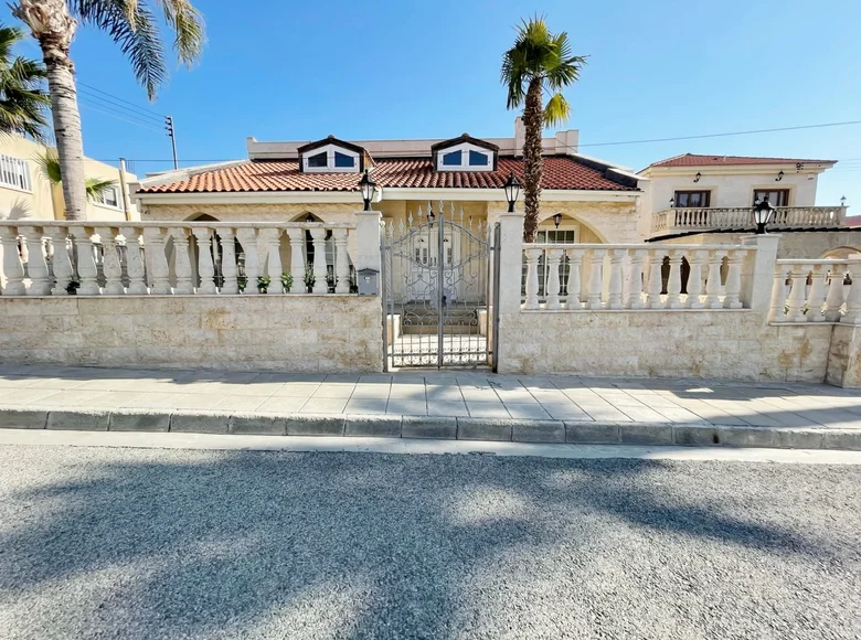 Dom 4 pokoi 310 m² Oroklini, Cypr