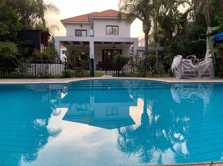 4 bedroom house 218 m² Oroklini, Cyprus