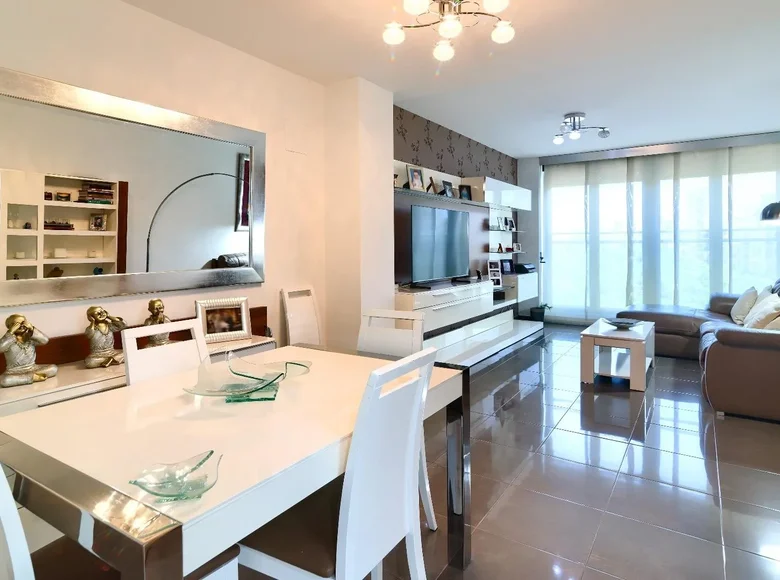 Mieszkanie 4 pokoi 145 m² Walencja, Hiszpania