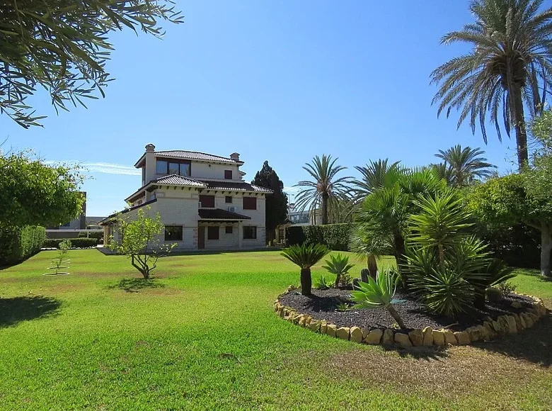 Villa de 7 dormitorios 600 m² Orihuela, España