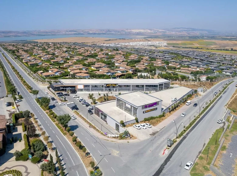 Shop 180 m² in Bueyuekcekmece, Turkey