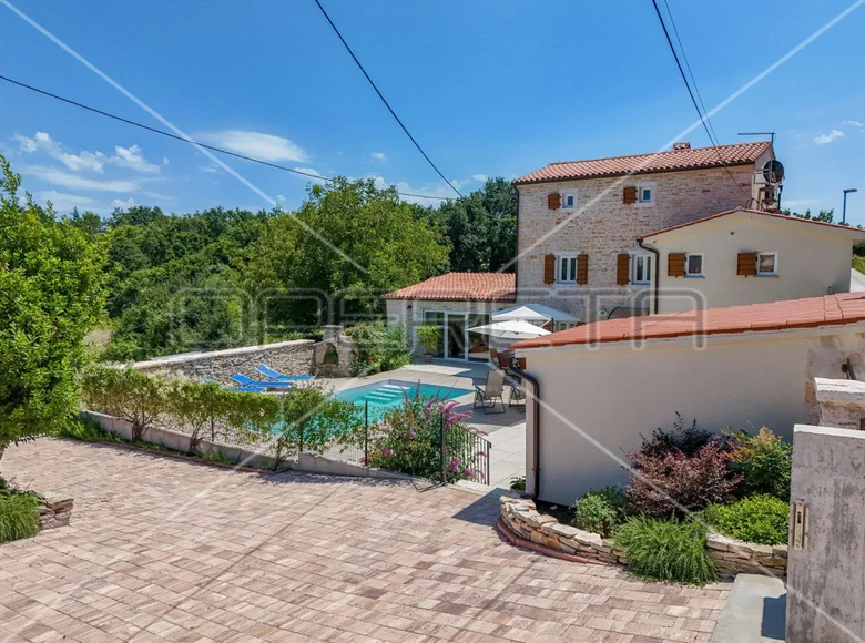 3 room house 218 m² Smoljanci, Croatia